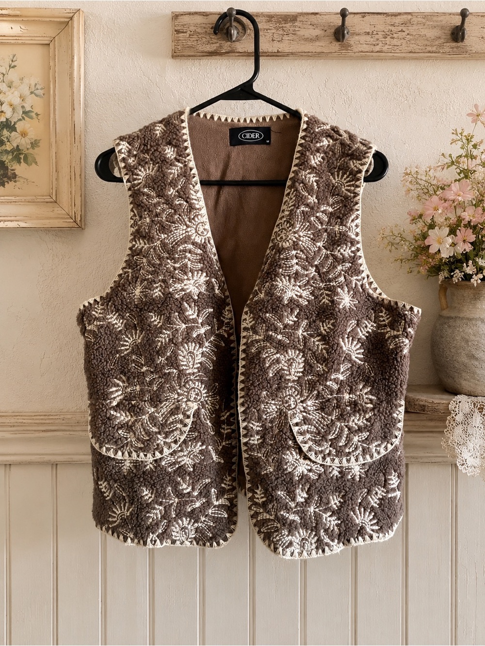 Cider Embroidered Sherpa Fleece Vest Size Medium Cottagecore Grandmacore fall - Picture 1 of 6